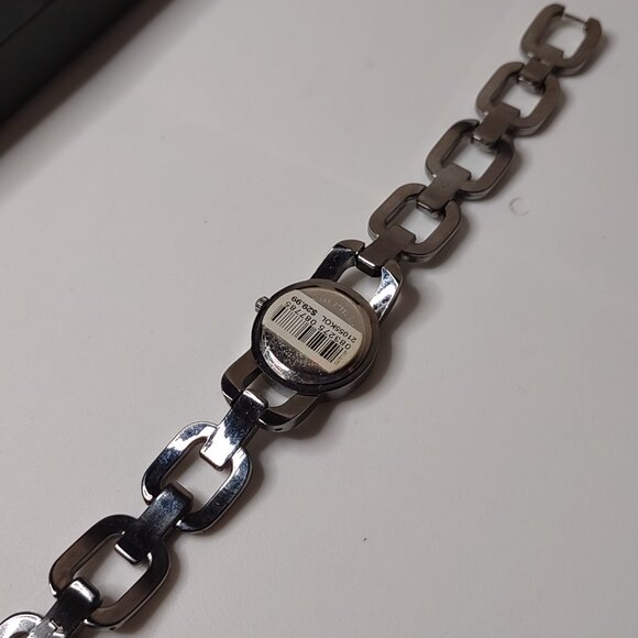 7.5 Inch Geneva Metal Chain Link Watch - Picture 5 of 11